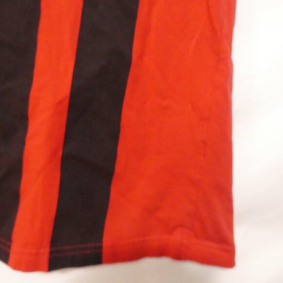 H&M | size 10-12 years | Red and Black Graphic T-Shirt - Picture 8 of 13